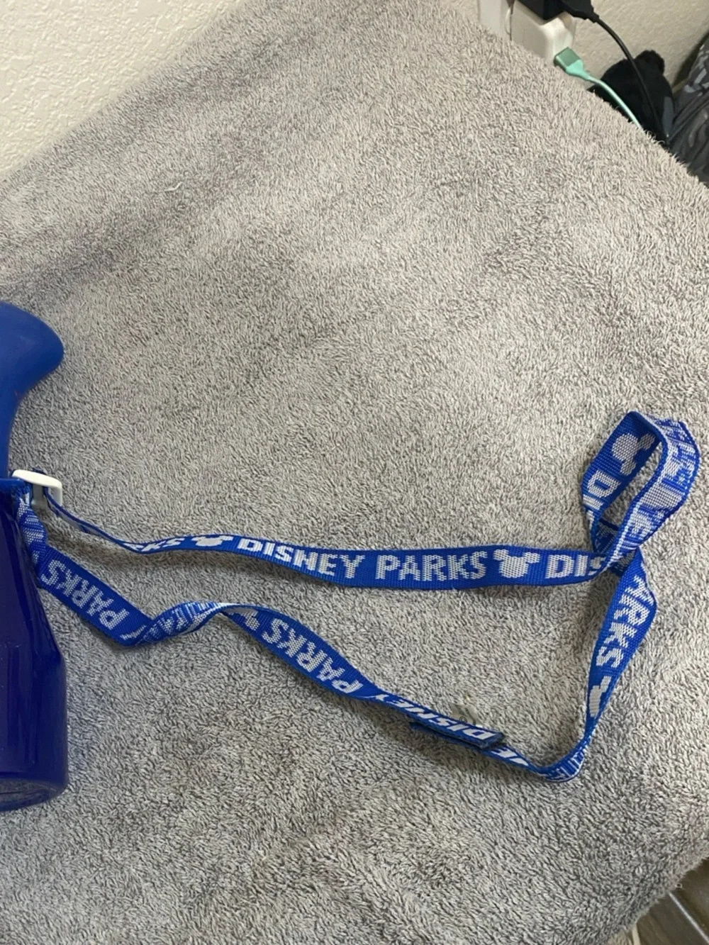 🪿2006 Disney Parks Misting Water Spray Bottle with a fan and lanyard! - Picture 5 of 9
